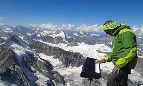 Philippe Génin: una tastiera suona in cima alle montagne