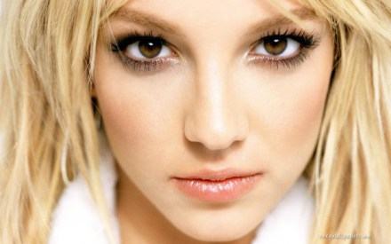 Britney Spears è la ventata di profumo dell'estate. Britney Spears è la ventata di profumo dell'estate.
