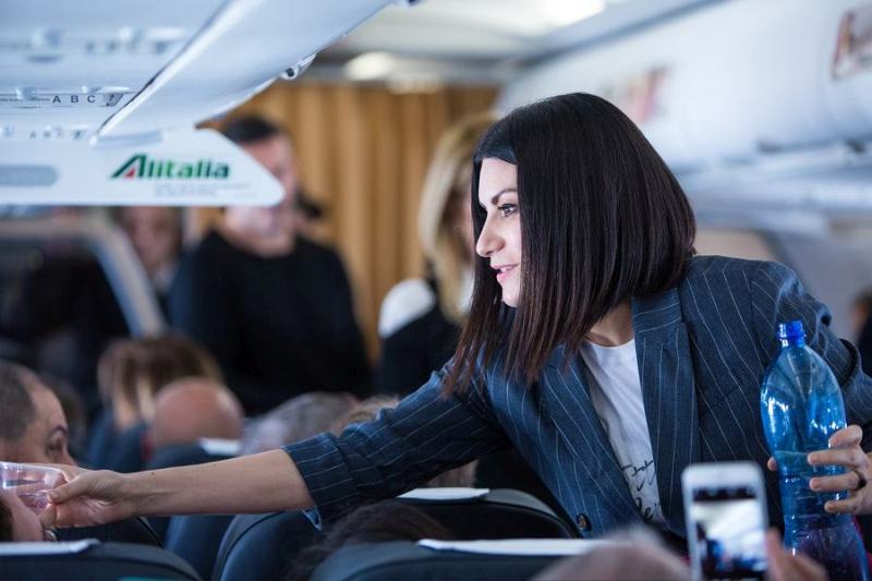 L'aereo ha una hostess speciale: è Laura Pausini