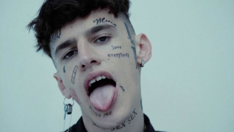 Young Signorino: il cantante trap figlio di Satana Young Signorino: il cantante trap figlio di Satana
