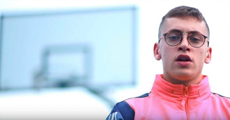Tredici Pietro: il figlio minore di Gianni Morandi debutta con l'EP "Assurdo" Tredici Pietro: il figlio minore di Gianni Morandi debutta con l'EP "Assurdo"