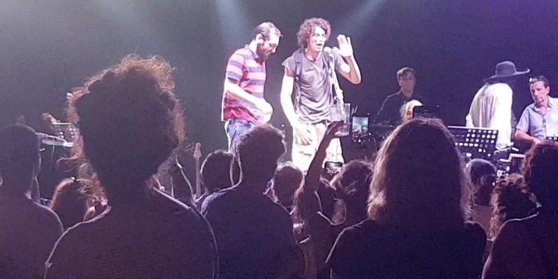 Vinicio Capossela: un collettivo studentesco blocca il concerto perché è a pagamento Vinicio Capossela: un collettivo studentesco blocca il concerto perché è a pagamento