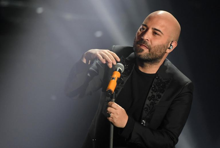Giuliano Sangiorgi: un brano ispirato dalla fuga da Milano Giuliano Sangiorgi: un brano ispirato dalla fuga da Milano