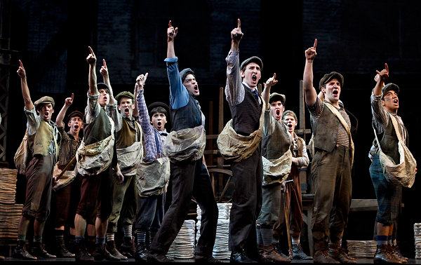 "Newsies", il talento non ha bisogno di grandi nomi. "Newsies", il talento non ha bisogno di grandi nomi.