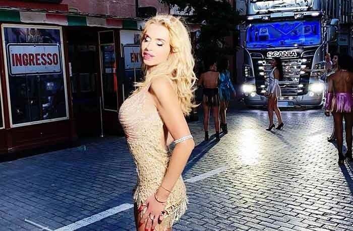 Valeria Marini: quanto vi è mancata la sua hit estiva? Valeria Marini: quanto vi è mancata la sua hit estiva?